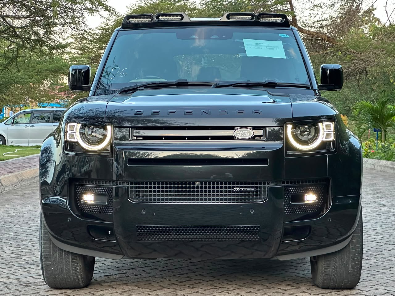 LAND ROVER DEFENDER 110
